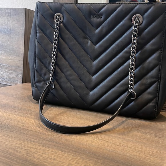 Dkny Handbags - Dkny leather bag